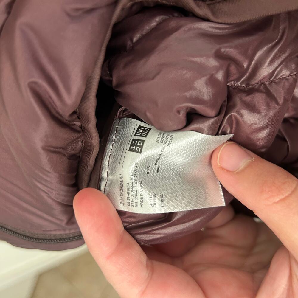 Uniqlo Lightweight Puffer Vest Maroon Unisex XL Zip Front Packable Travel Layer - Picture 4 of 6